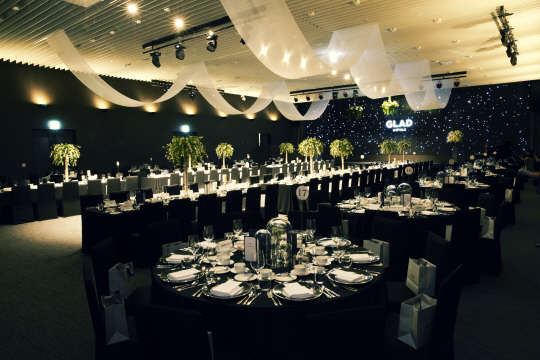 '행복한 결혼 생활 이야기'라는 모토로 두 번째로 여는 이번 웨딩페어는 웨딩의 격식과 예를 갖추면서도 최신 트렌드와 조화하는 스타일링, 소비에 실용성을 더한 품격을 내세운다.  글래드 호텔 여의도 제공